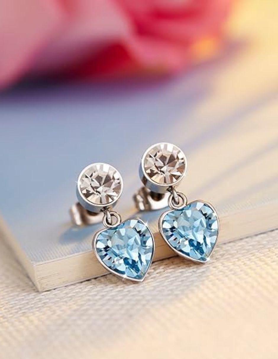 Aretes de corazón con acabado baño de rodio cristal 3