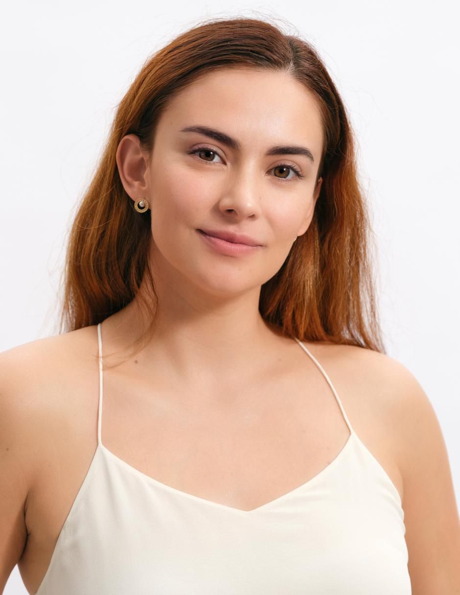 Aretes circulares con acabado baño de oro perla 5