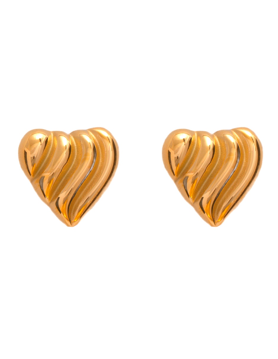 Aretes de corazón con acabado chapa de oro 2