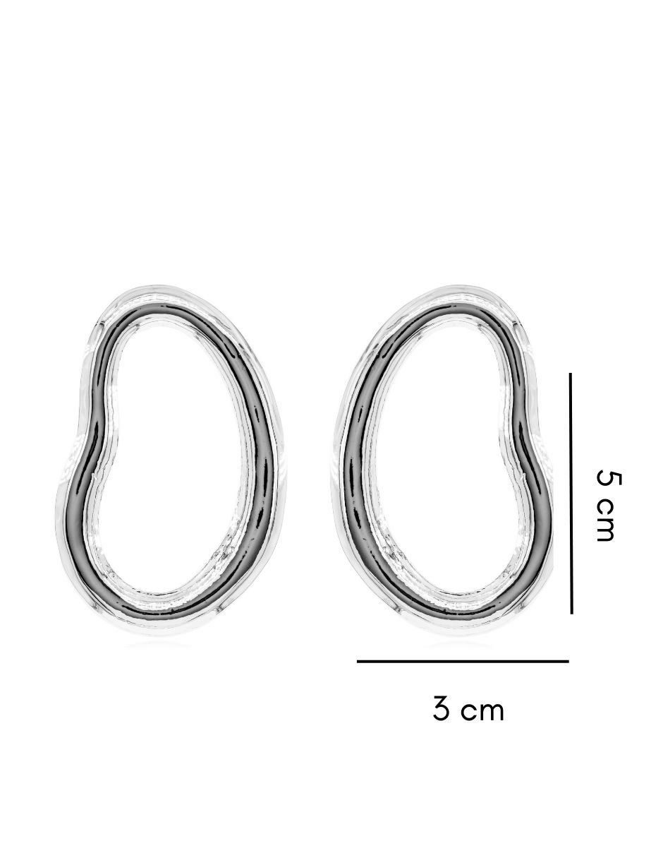 Aretes ovalados con acabado baño de rodio 3