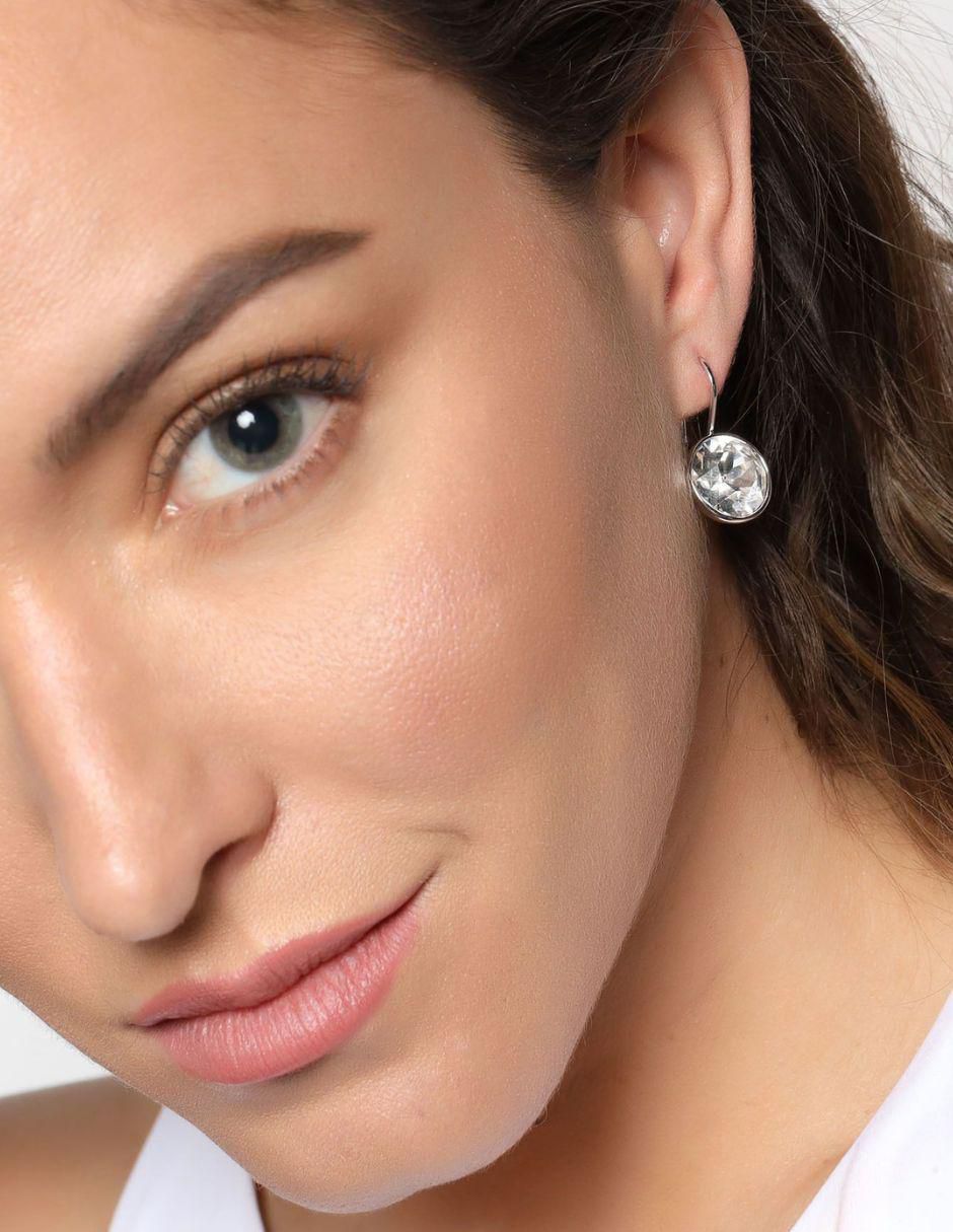 Aretes circulares con acabado baño de oro blanco cristal 2