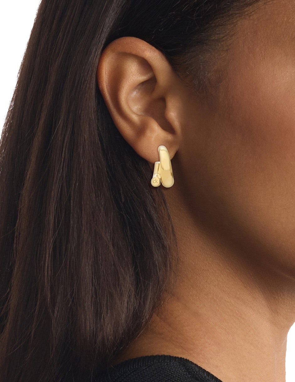 Aretes circulares Calvin Klein Spiral con acabado brillante 2