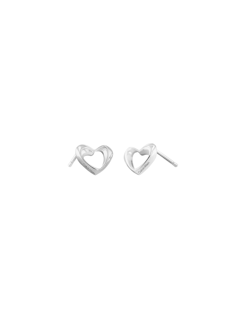 Aretes de corazón con acabado brillante 2