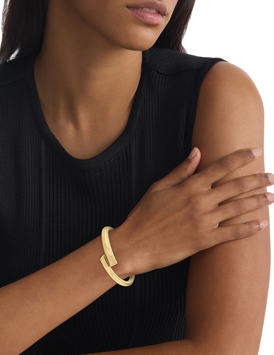Brazalete Calvin Klein Spiral con acabado brillante Brazalete Calvin Klein Spiral con acabado brillante