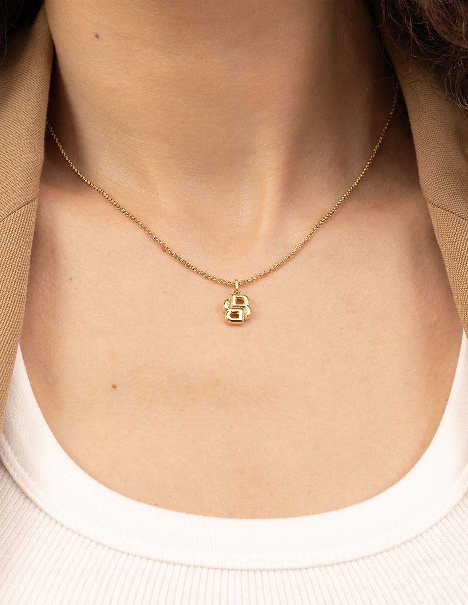 Collar de letra b