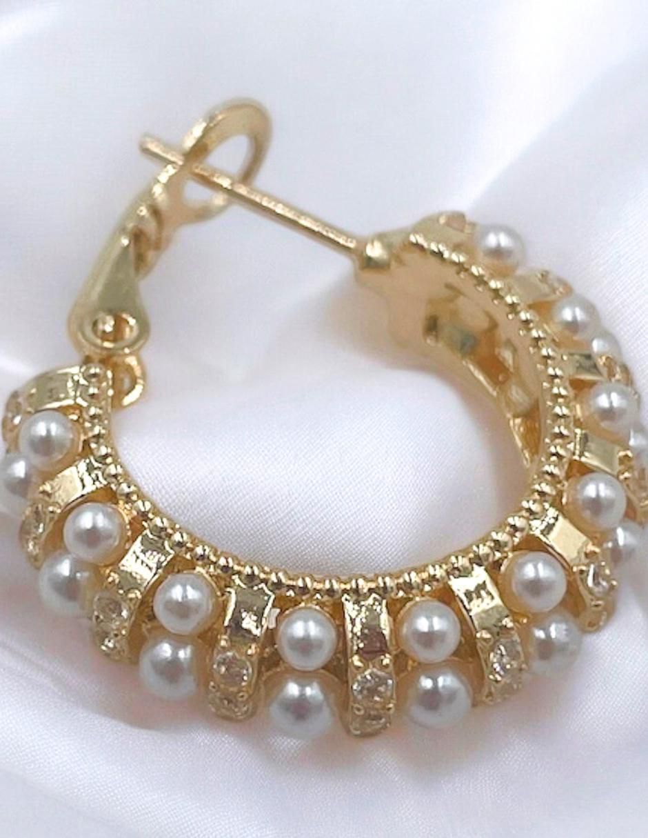 Aretes de aro con acabado brillante perla 8