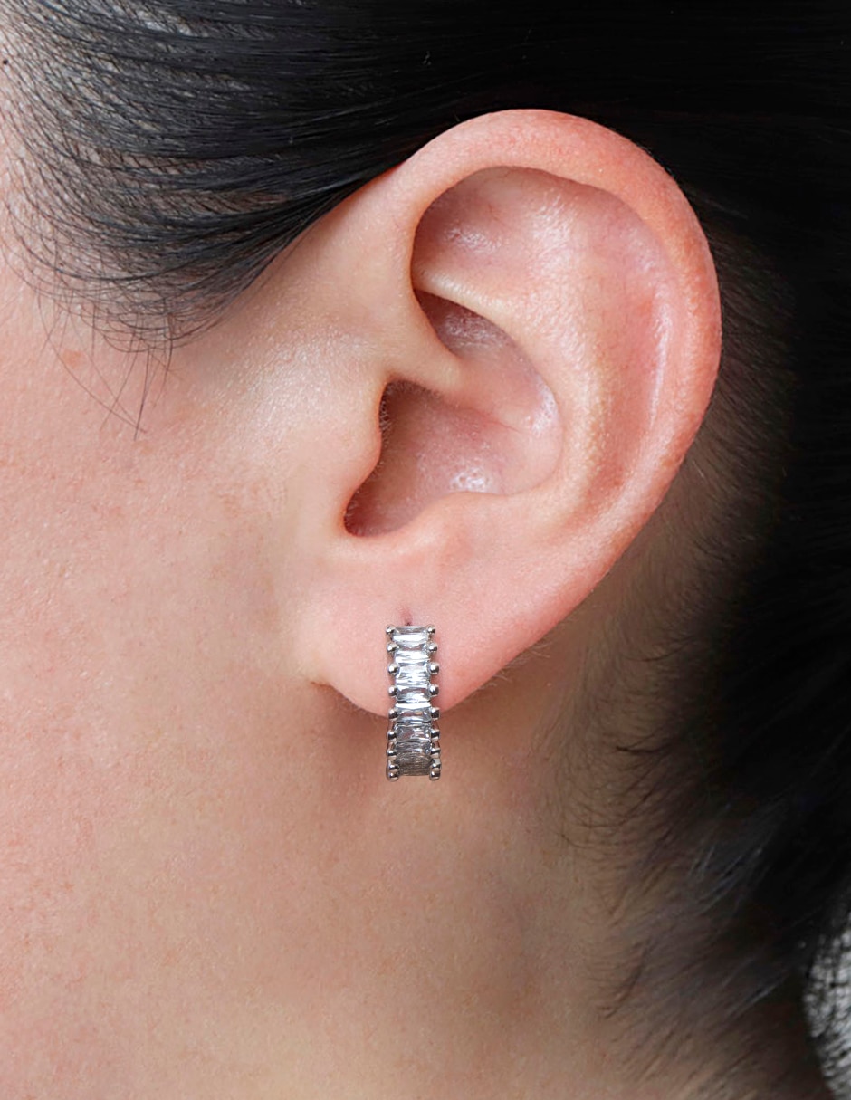 Aretes con acabado brillante zirconia