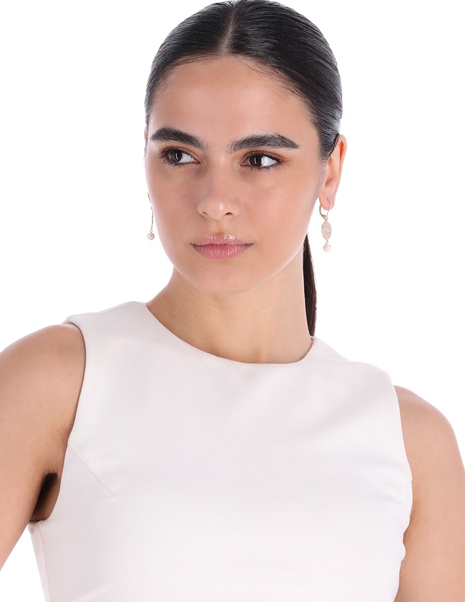 Aretes circulares Evangeline con acabado brillante 3