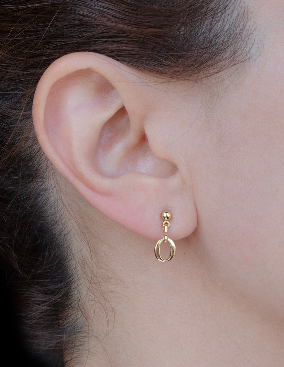 Aretes de óvalo emanuel ungaro con acabado liso Aretes de óvalo emanuel ungaro con acabado liso