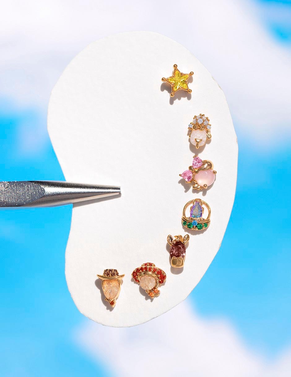 Aretes Toy Story 18 K con acabado chapa de oro 3