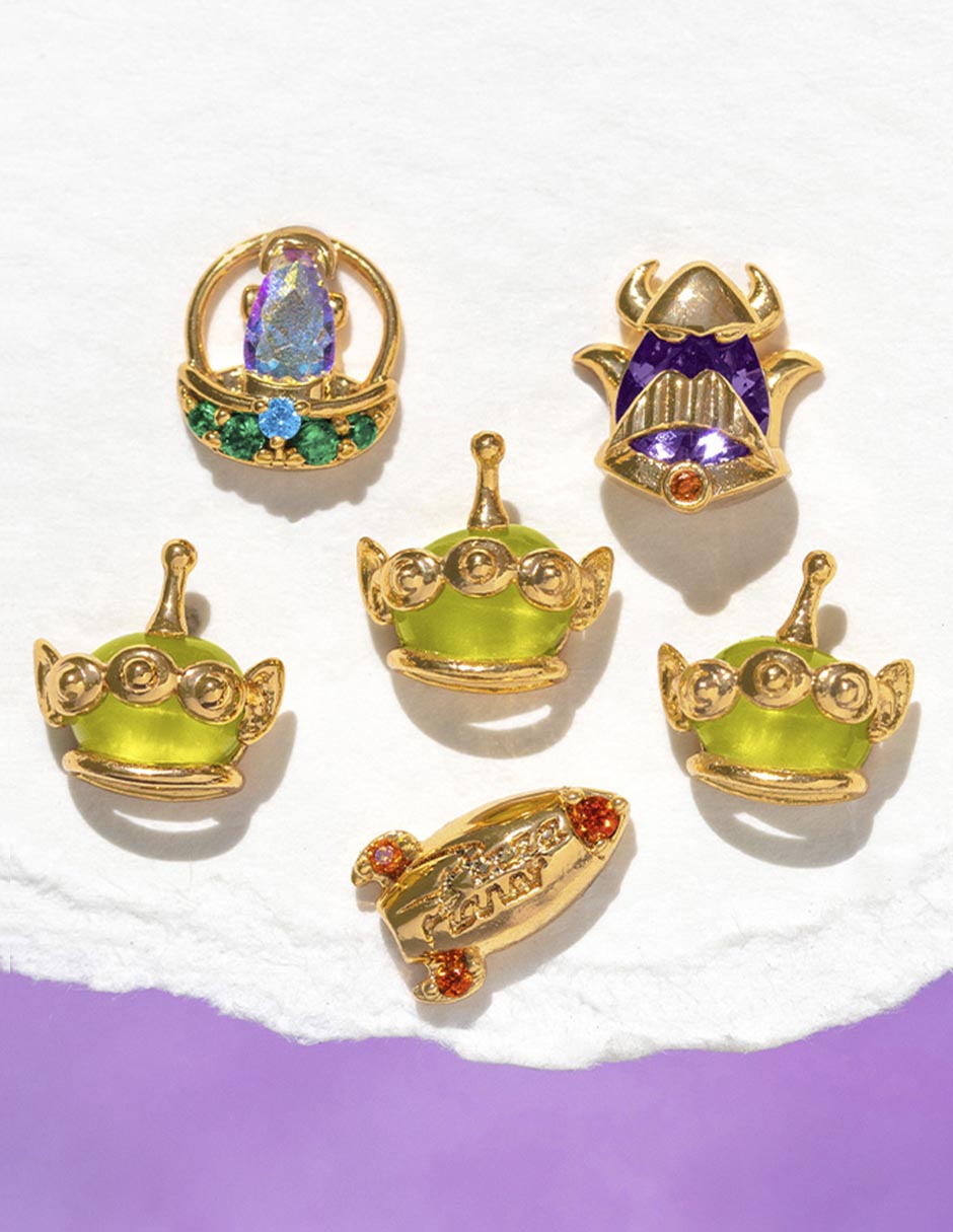Aretes de alien Toy Story 18 K con acabado chapa de oro 3