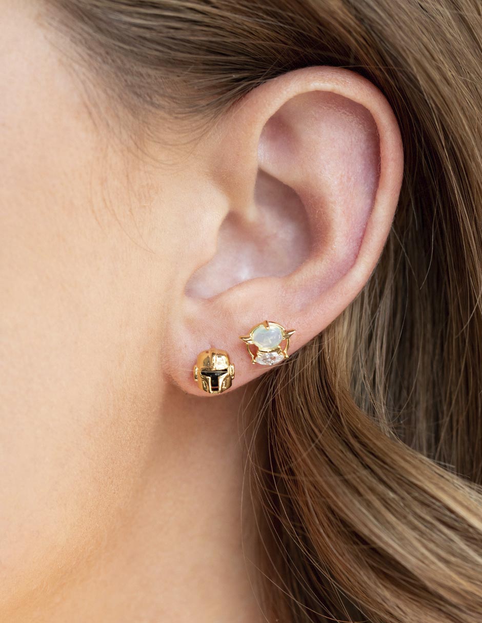 Aretes The Mandalorian & Grogu 18 K con acabado chapa de oro 2
