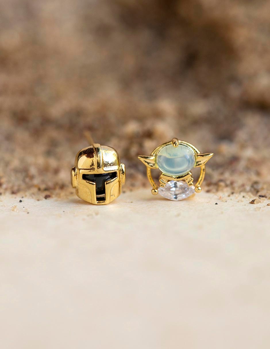 Aretes The Mandalorian & Grogu 18 K con acabado chapa de oro 3