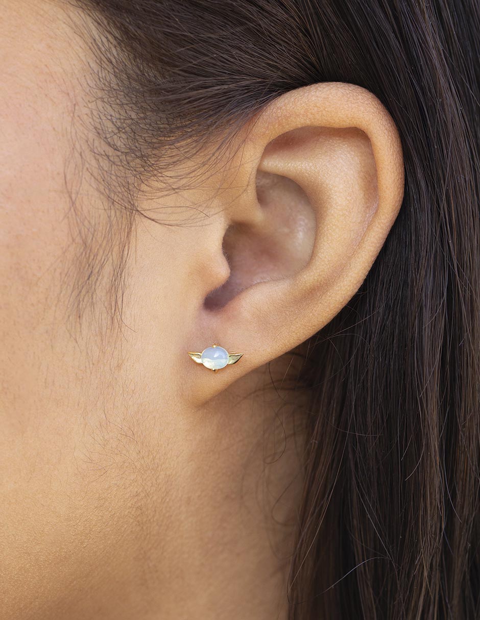 Aretes Grogu 18 K con acabado chapa de oro 2