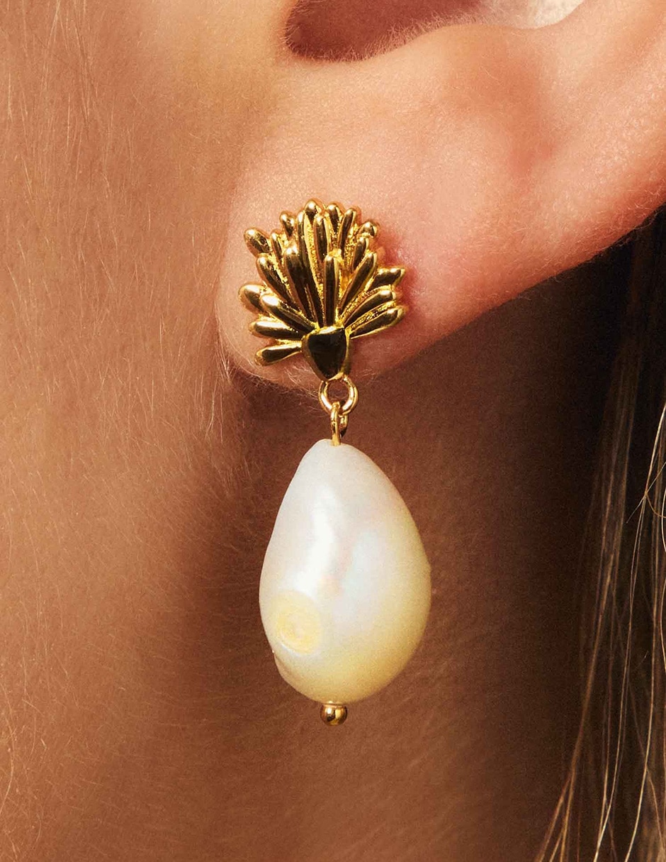 Aretes con acabado baño de oro 18 K perla 4