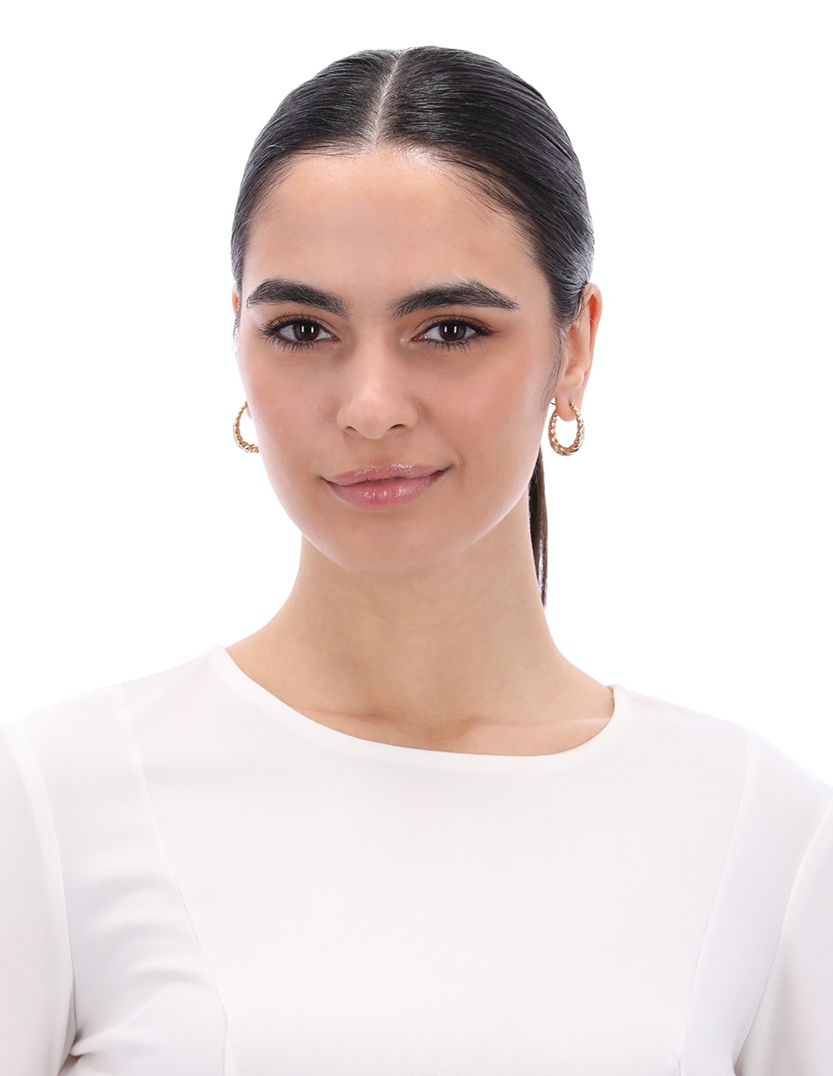 Set de aretes redondos con acabado brillante 3