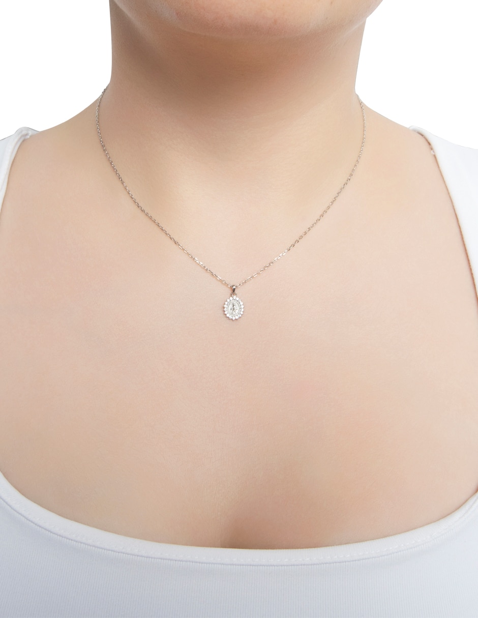 Medalla y cadena de virgen artre de plata p 925