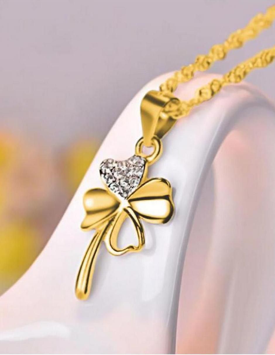 Collar con dije trébol 2