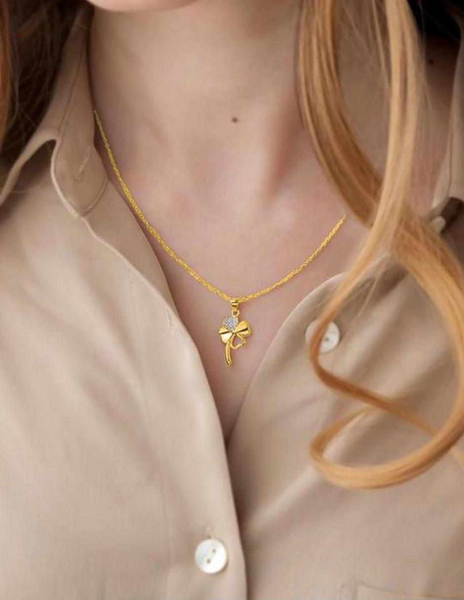 Collar con dije trébol 5