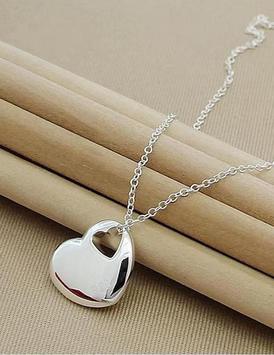 Collar con dije corazón 2