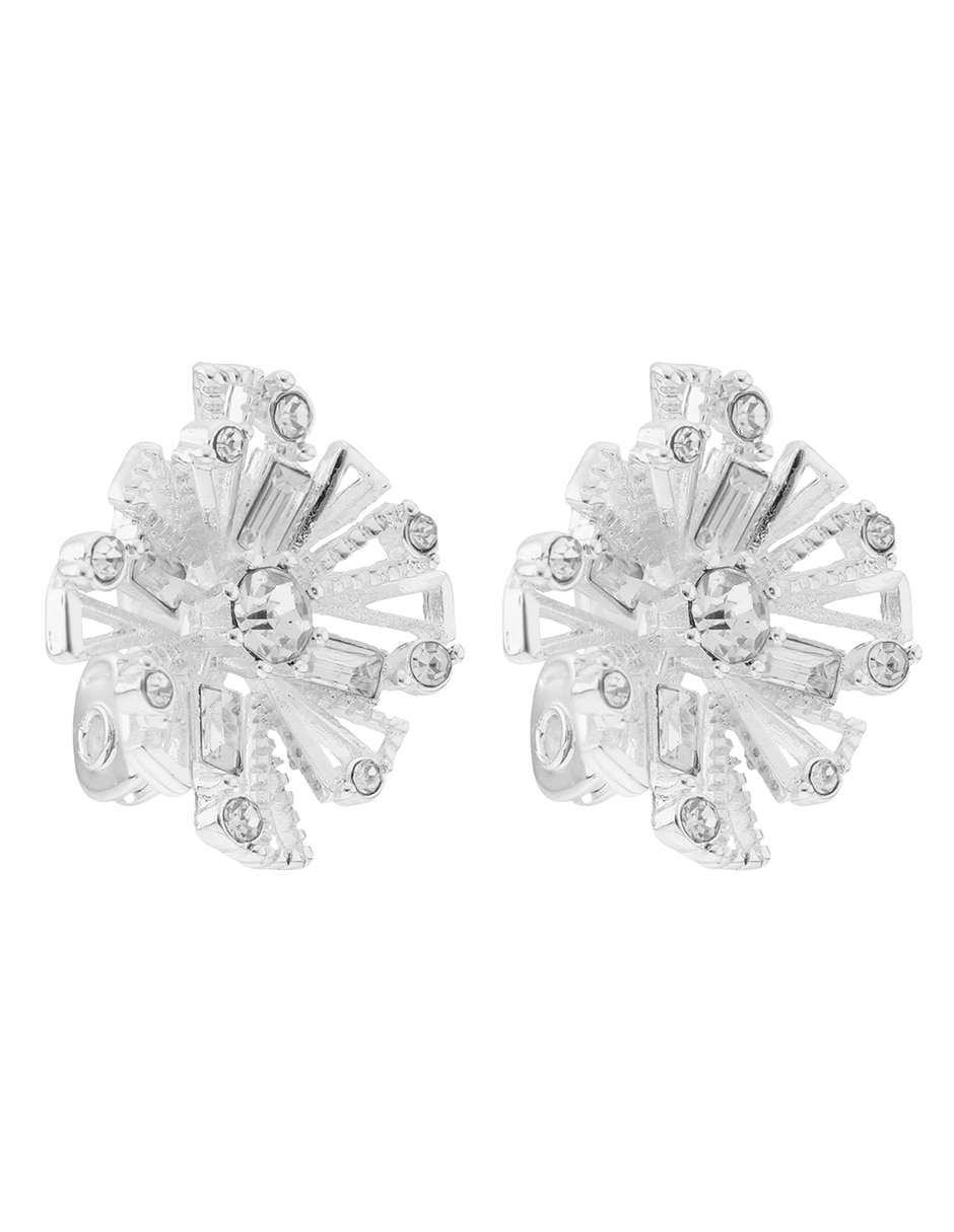 Aretes de flor con acabado plateado 2