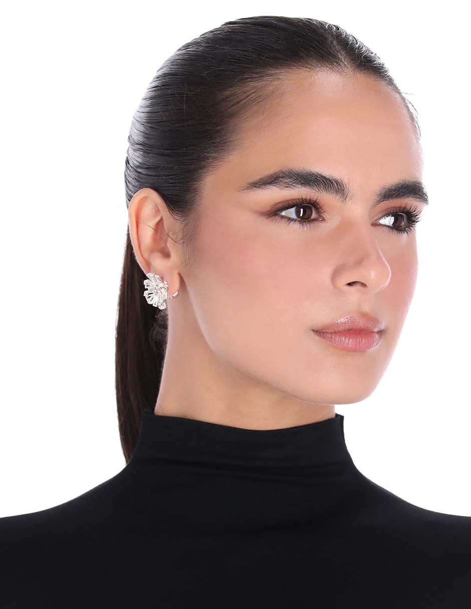 Aretes de flor con acabado plateado 3
