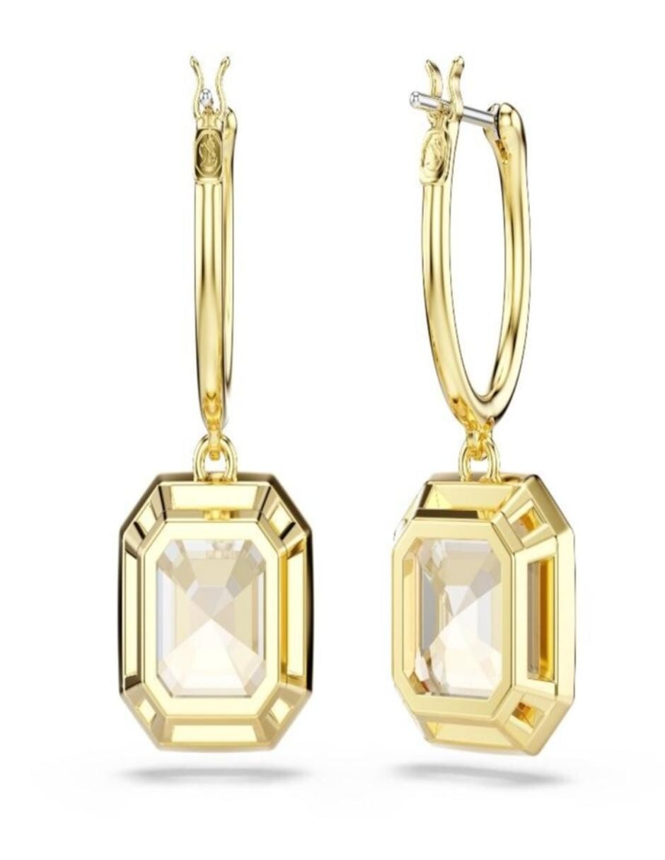 Aretes cuadrados con acabado brillante 2