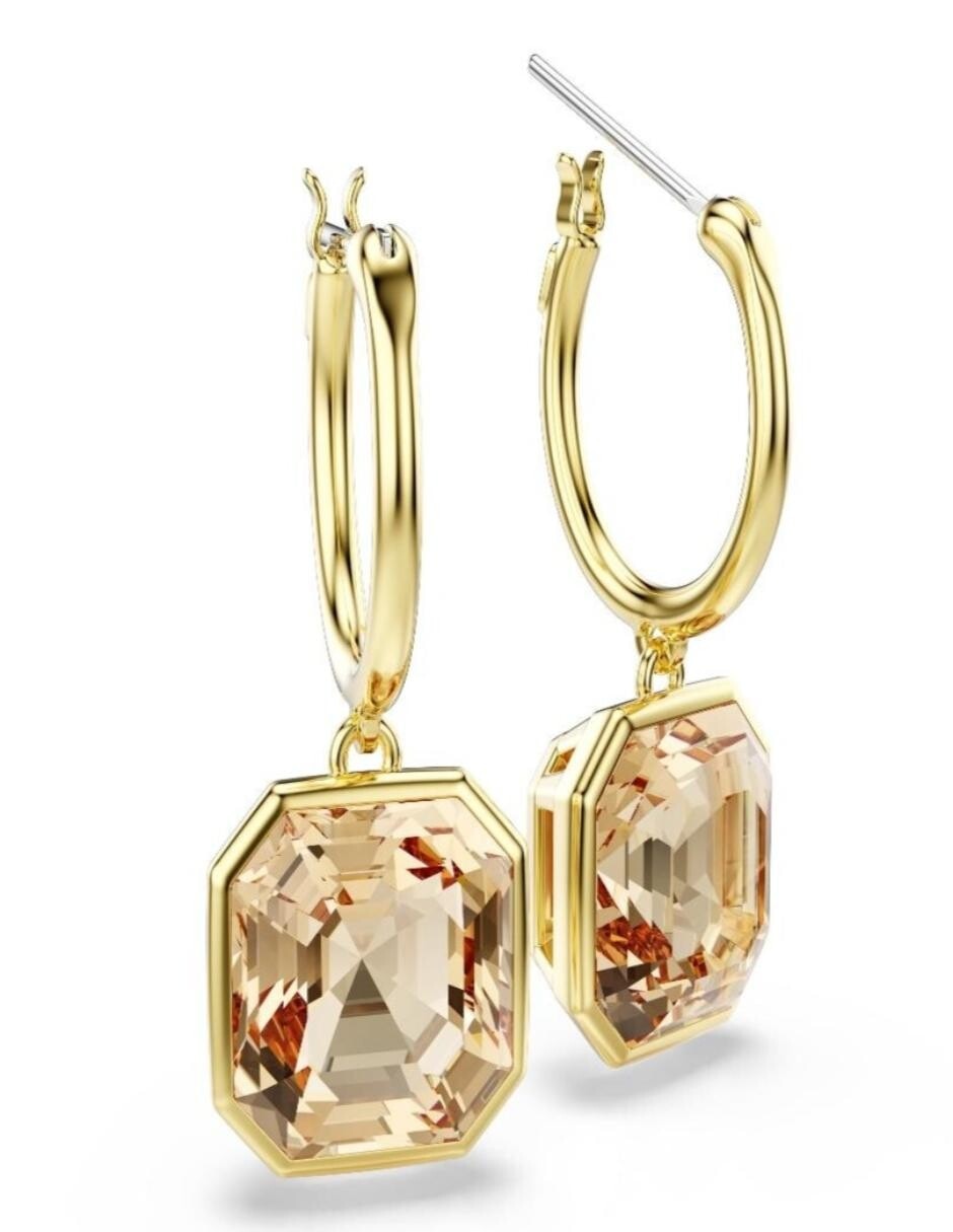 Aretes cuadrados con acabado brillante 3