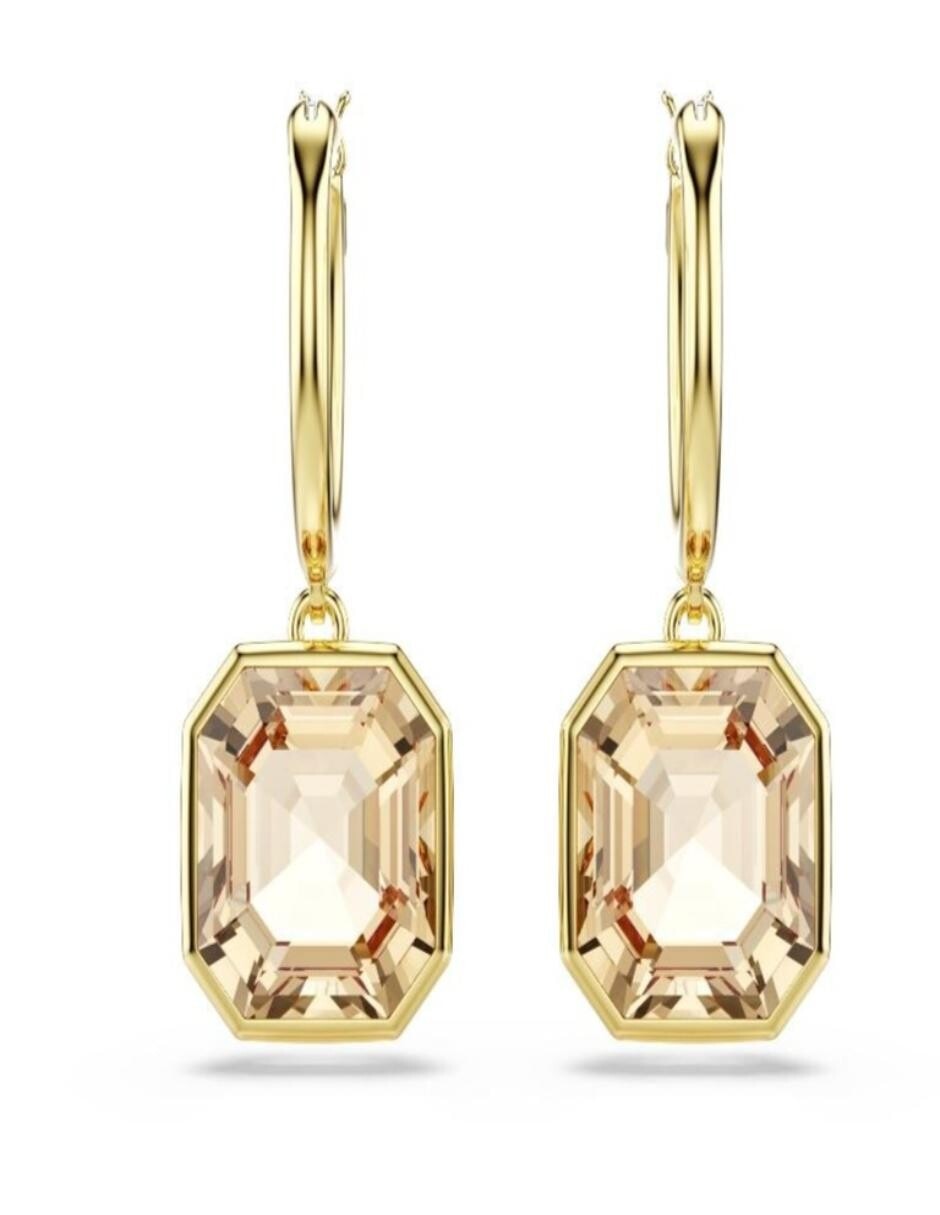 Aretes cuadrados con acabado brillante 4