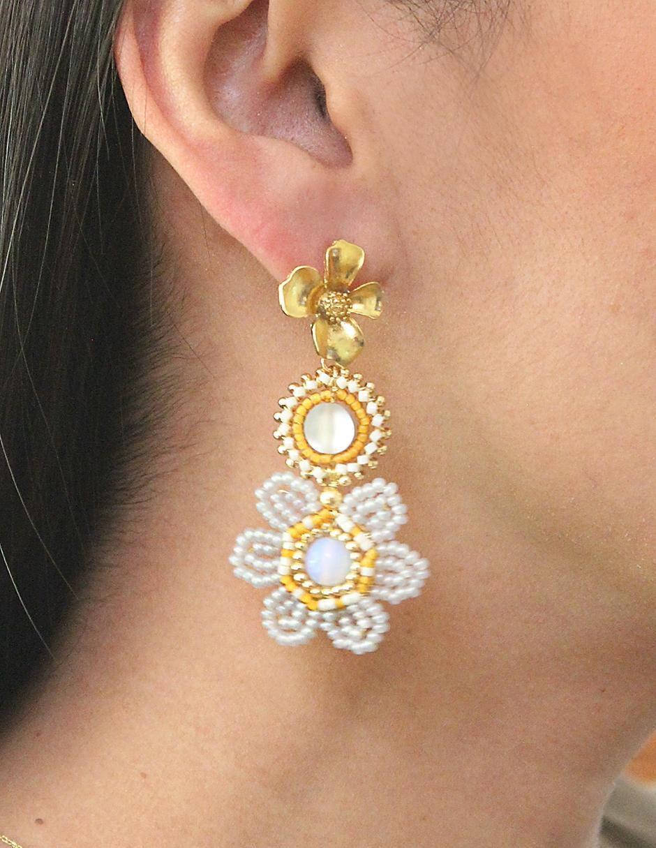 Aretes de flor 14 K con acabado chapa de oro 3
