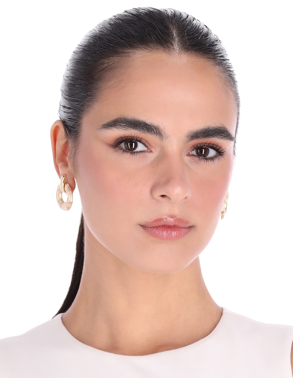 Aretes circulares con acabado brillante 3