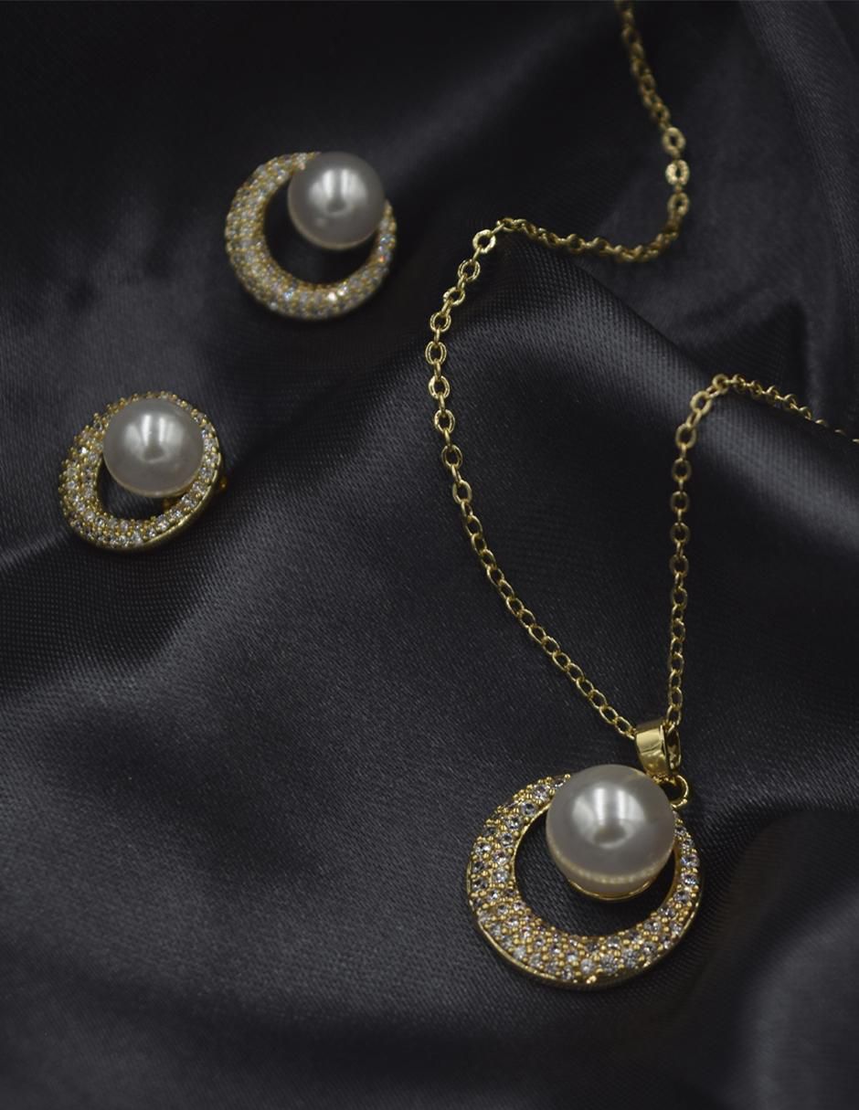 Aretes y collar de esfera perla