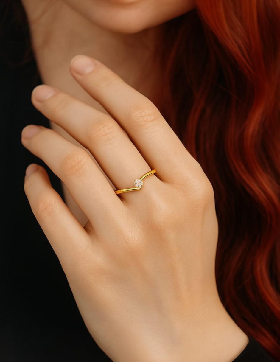 Anillo con gema circular 14 k de oro amarillo zirconia pulido