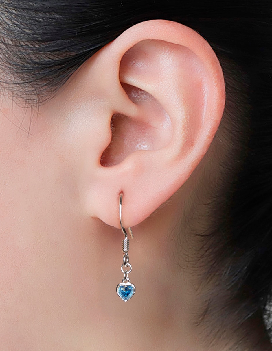 Aretes de corazón mossimo con acabado baño rodio zirconia cúbica