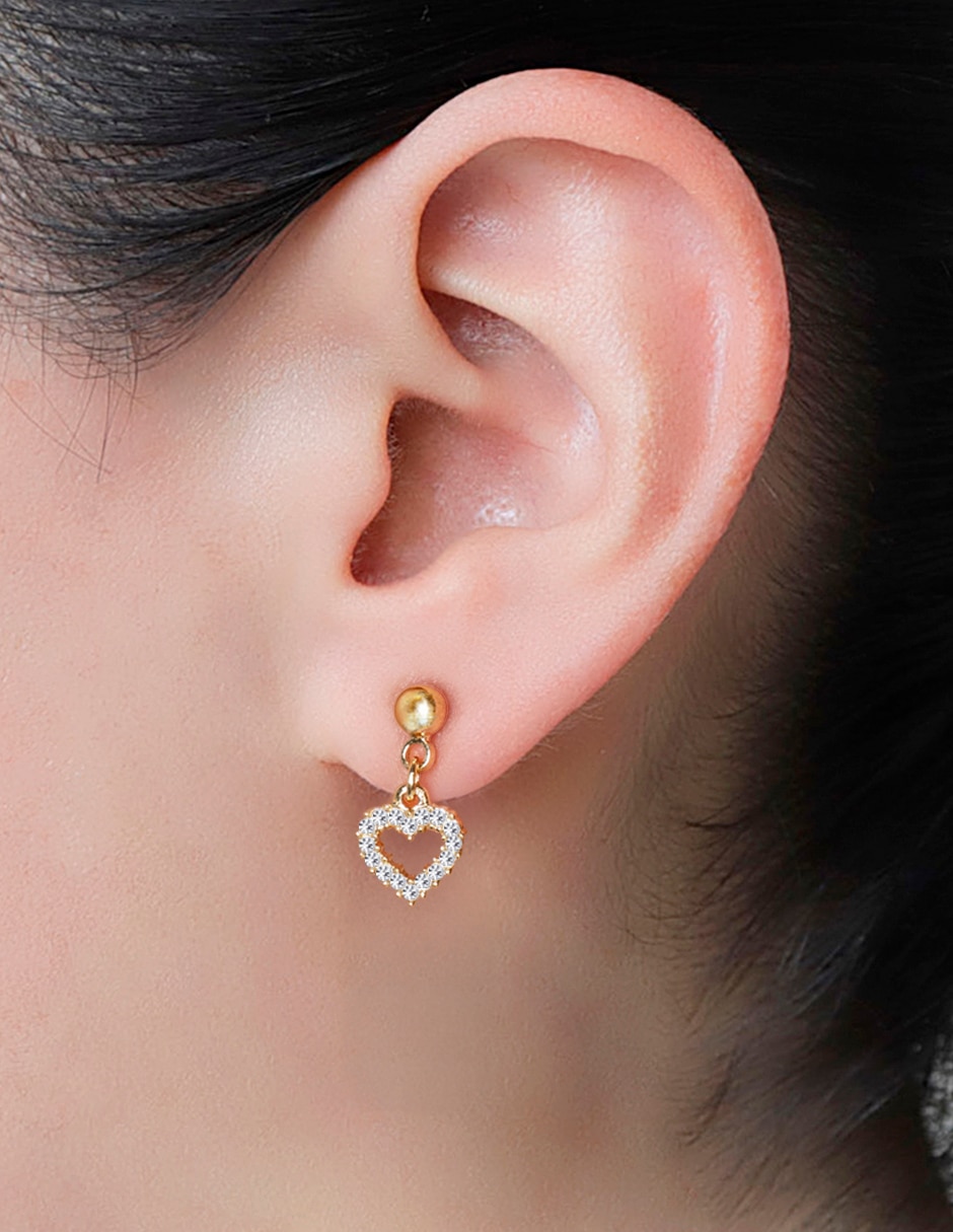 Aretes cortos de corazón con acabado pave cristal