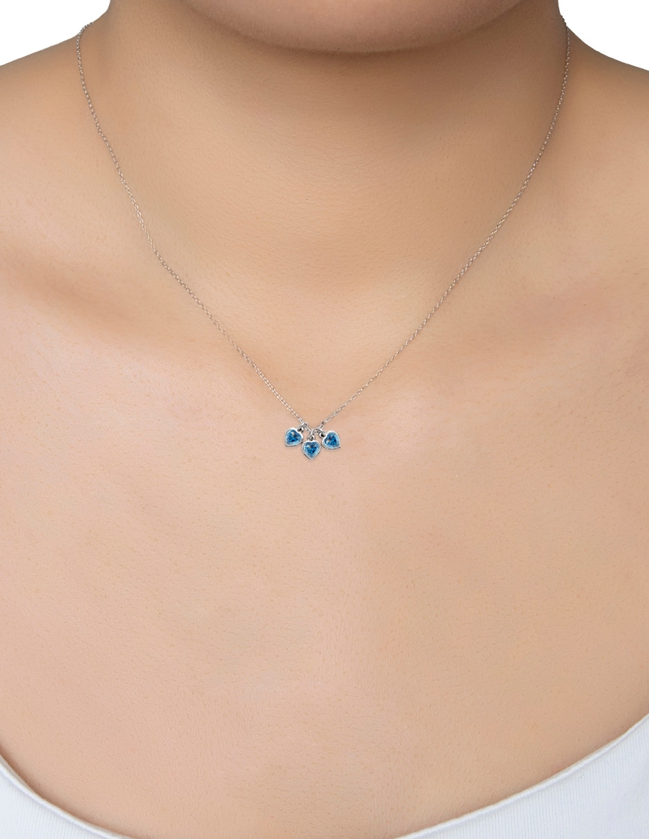 Collar con dije de corazón Collar con dije de corazón