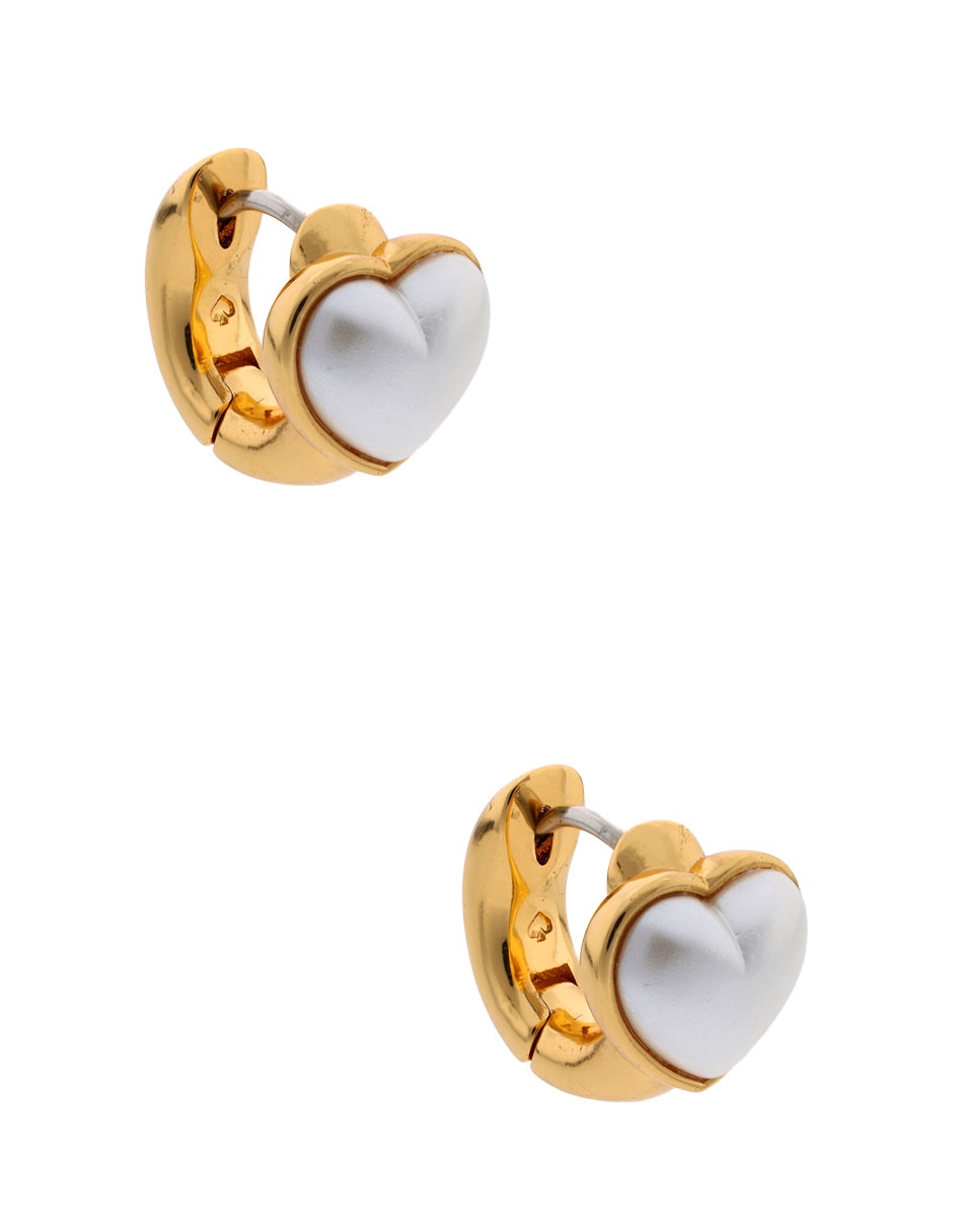 Aretes de corazón con acabado brillante 2