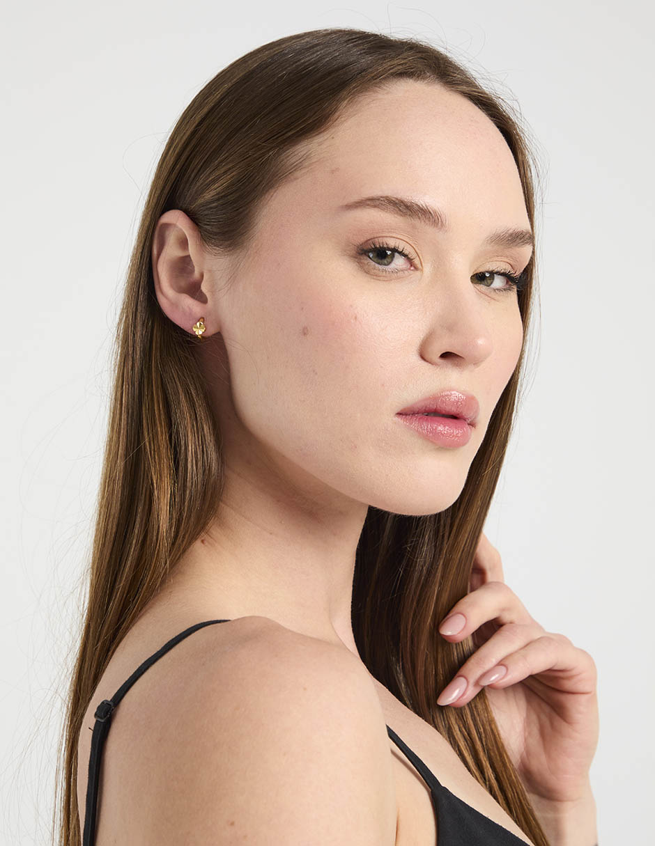 Aretes de flor con acabado brillante 4