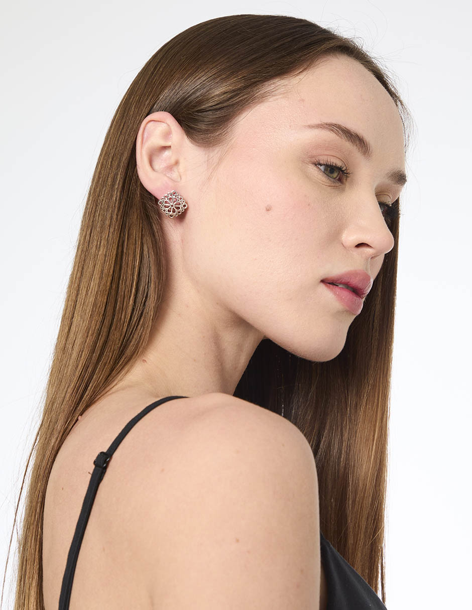 Aretes de flor con acabado brillante 4