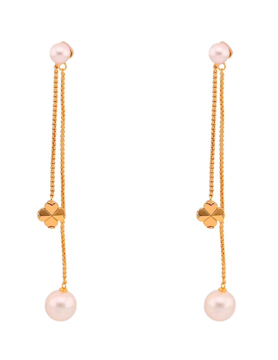 Aretes con acabado brillante perla