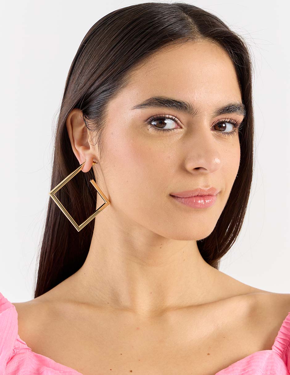 Aretes con acabado brillante Aretes con acabado brillante