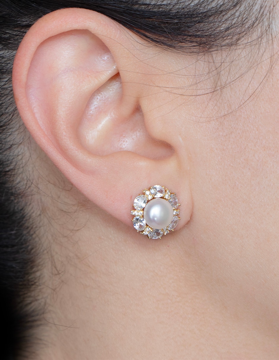 Aretes cortos con acabado pavé perla