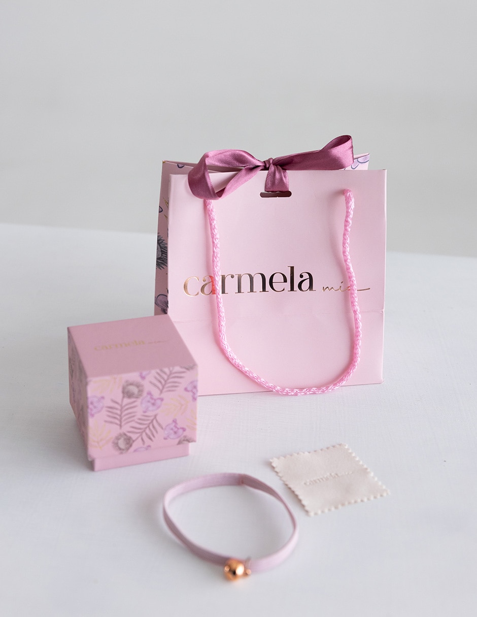 Collar con dije Carmela Mía de baño de oro 14 K