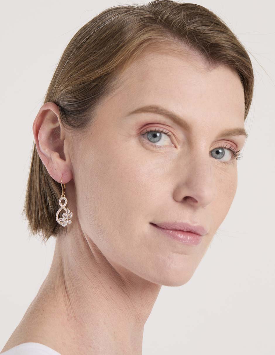 Aretes de flor con acabado brillante 4
