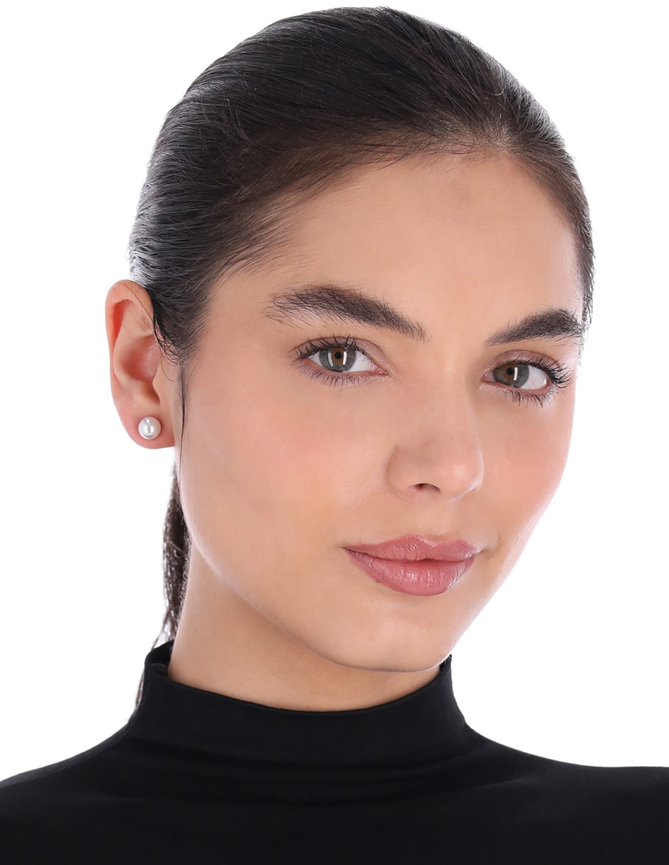 Set de aretes cortos con acabado brillante 3