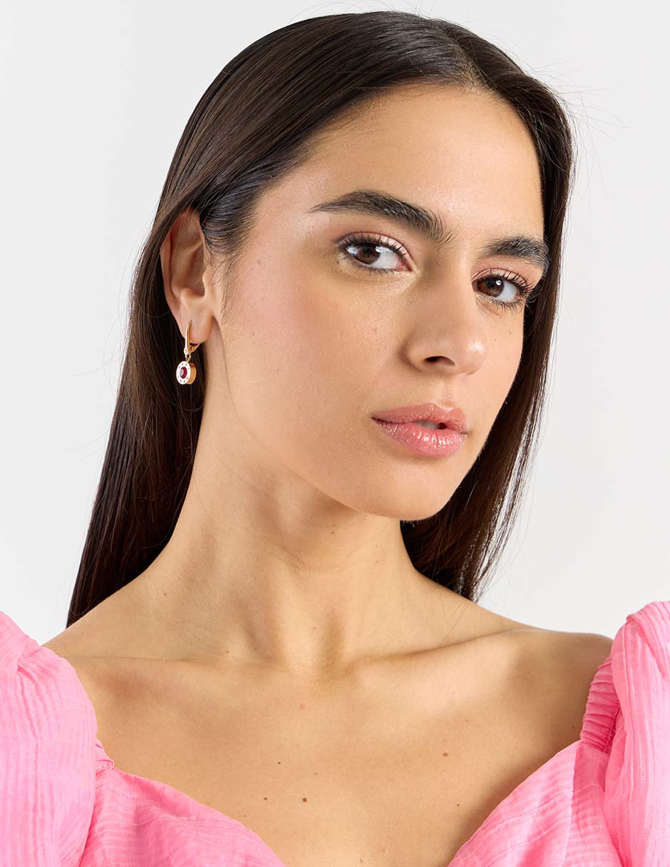 Aretes de logo con acabado brillante 2