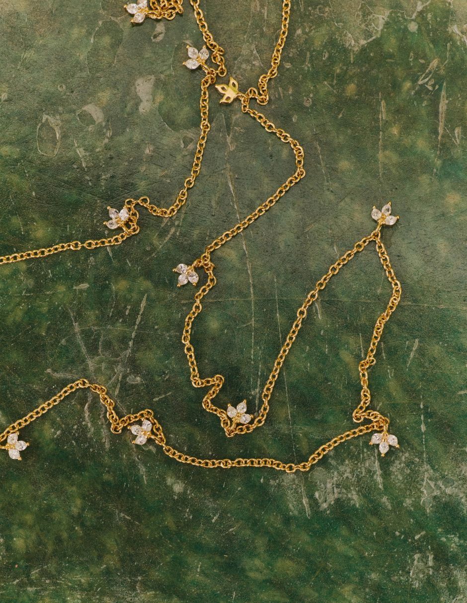 Collar flor Olivia Wild con acabado baño de oro 18 K 2