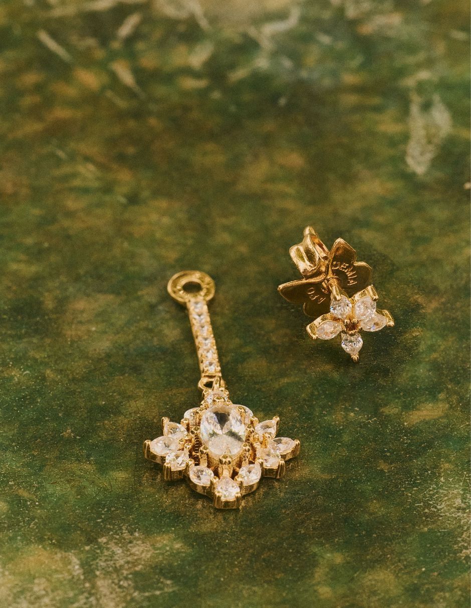 Aretes de flor Fairy Tail con acabado baño de oro 18 K 2