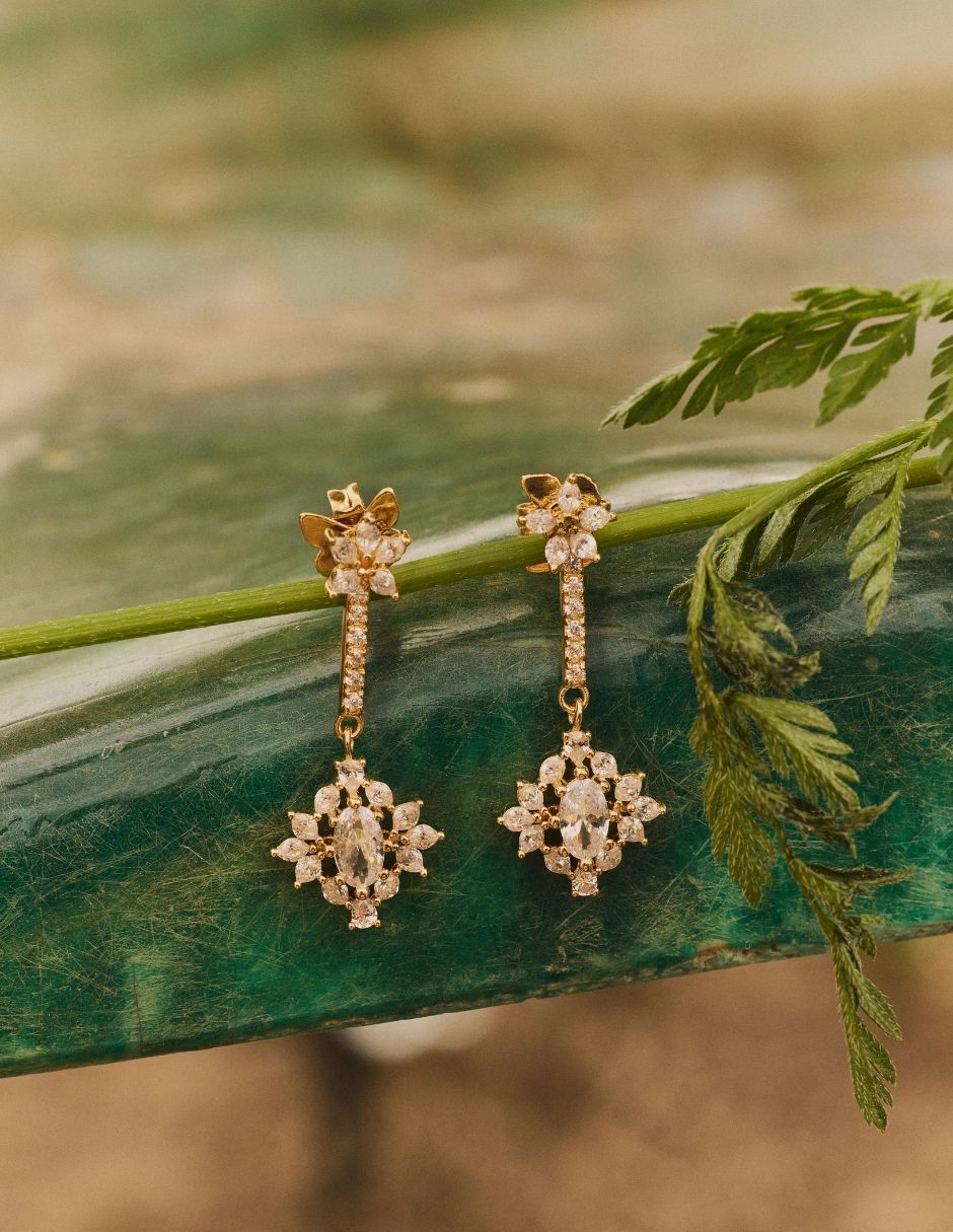 Aretes de flor Fairy Tail con acabado baño de oro 18 K 3