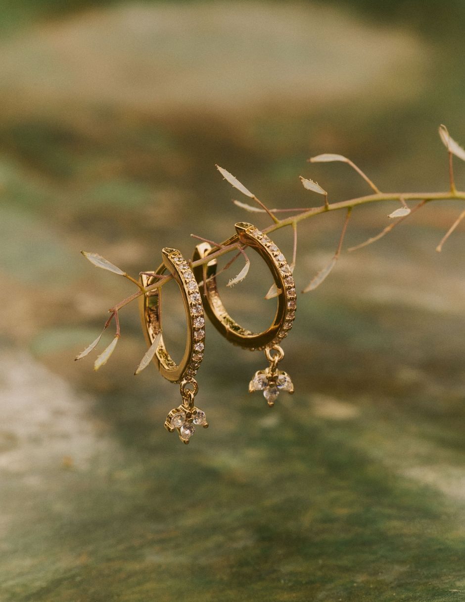 Aretes de flor Fairy Tail con acabado baño de oro 18 K 2